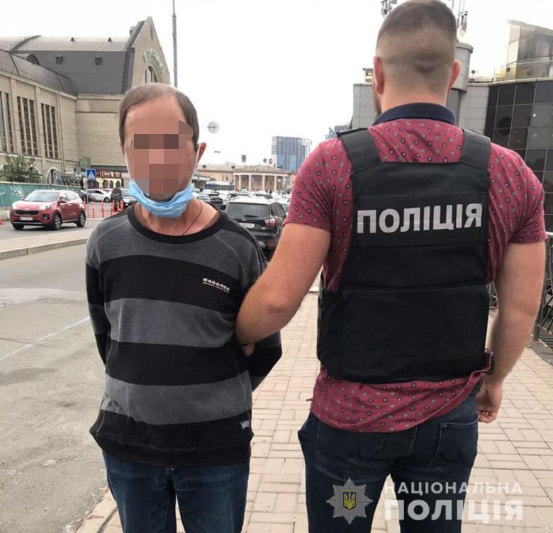 Оперативники затримали чоловіка, якого підозрюють у розбещенні малолітньої на столичному Лісовому масиві